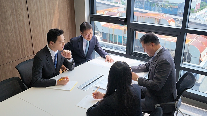 [법률신문] LKB평산, 교동면옥 식중독 피해자 257명 대리해 단체소송 제기